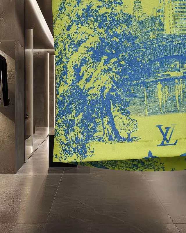 LV Printed Short-Sleeved Silk Shirt - LVS038